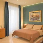 לינה וארוחת בוקר Living 4*