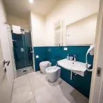 לינה וארוחת בוקר Living 4*